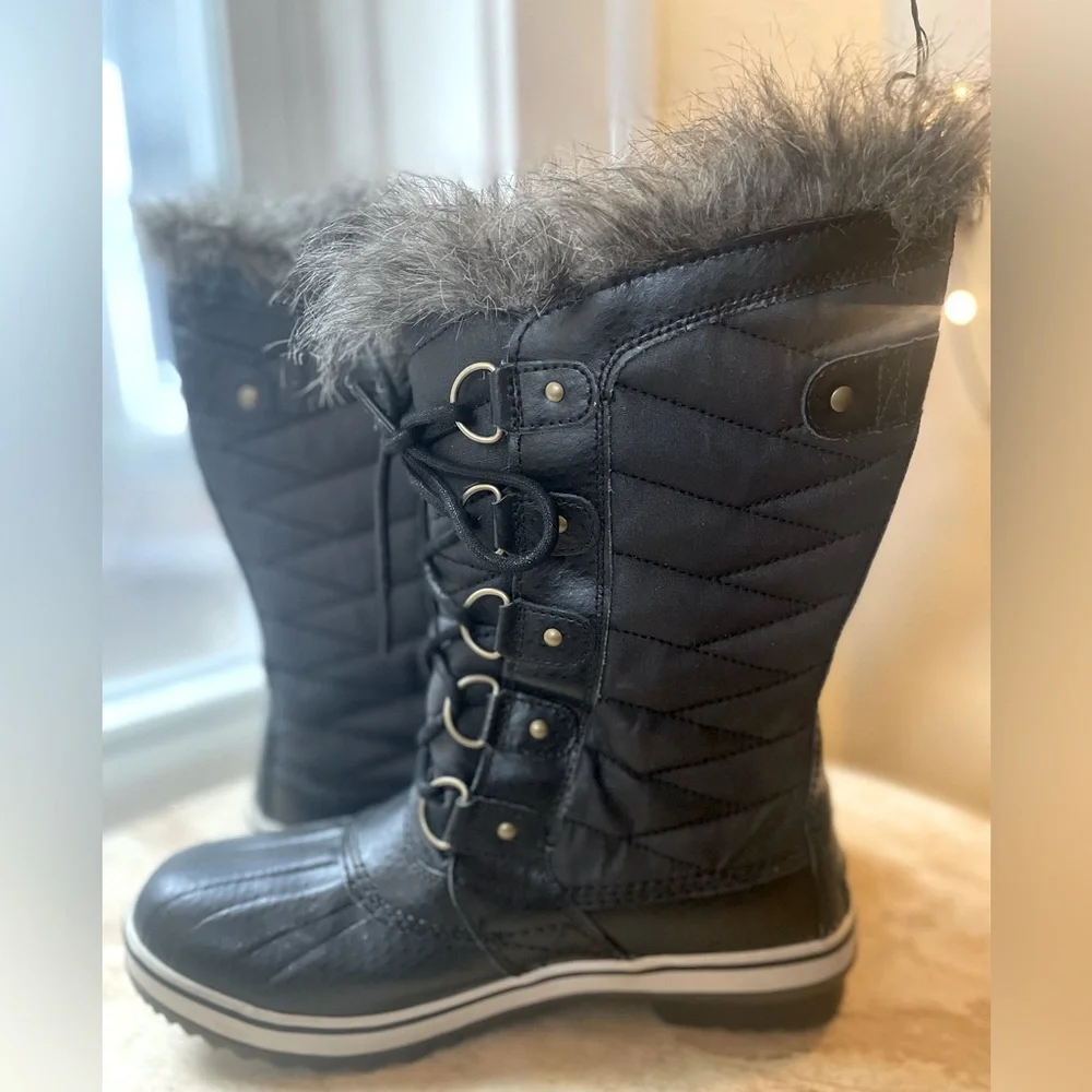 NWOT! Women’s Sorel Tofino II Black Snow/Rain Boots w/Grey Faux Fur Trim Sz 8